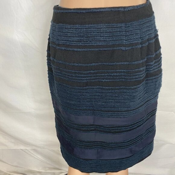 NEW CAROLINA HERRERA Women’s Mixed-Fabric Tweed Knee-Length Skirt Navy/Black – 8 - Picture 7 of 11